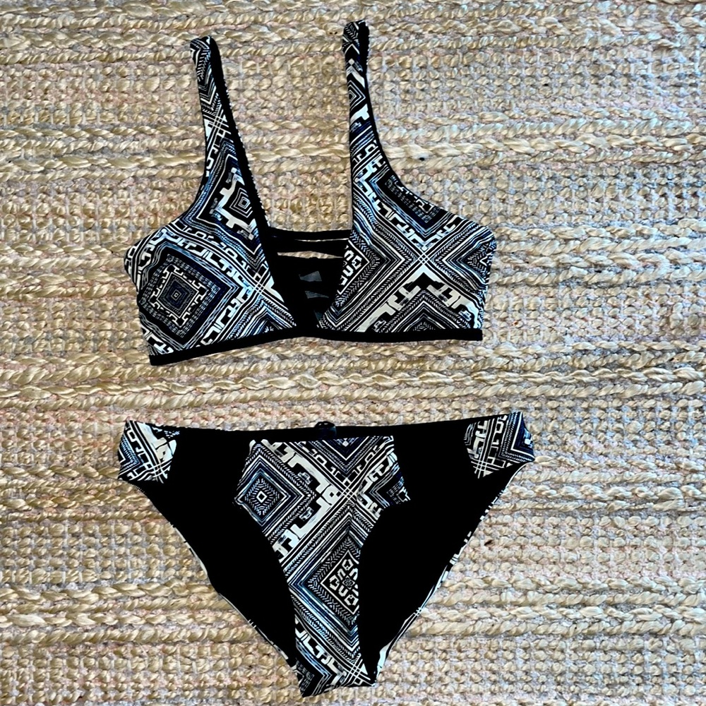 NWOT TINIBIKINI SWIMWEAR REVERSIBLE BLACK AND WHITE SIZE XS